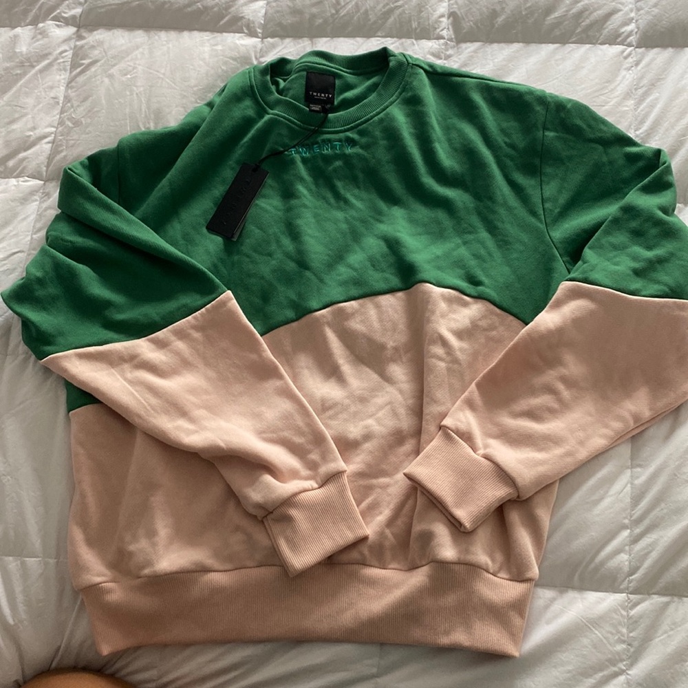 Brand new Men’s Twenty Montreal pullover sweatshirt.